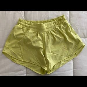 Lululemon Hotty Hot 4 inch